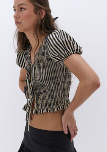 alex-shirred-top_black-white_23230___da87b3f91c423123548384c22702f500.jpg