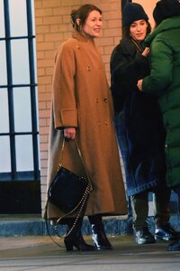 claire-danes-lizzy-caplan-dine-out-in-new-york-12.22.2024-1.jpg