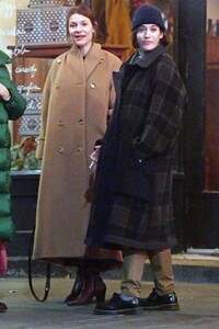claire-danes-lizzy-caplan-dine-out-in-new-york-12.22.2024-8.jpg