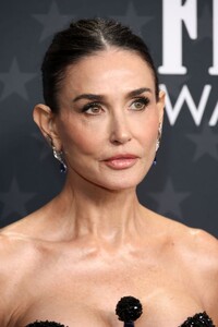 demi-moore-stuns-in-schiaparelli-at-critics-choice-2025-1.jpg