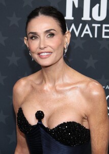 demi-moore-stuns-in-schiaparelli-at-critics-choice-2025-12.jpg