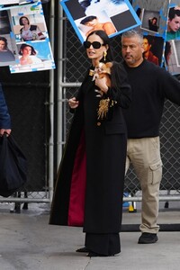 demi-moore-visits-jimmy-kimmel-live-with-dog-pilaf-02.04.2025-3.jpg