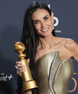 demi-moore-wins-best-actress-at-golden-globes-2025-10.jpg