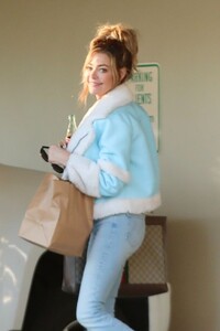 denise-richards-arriving-at-quantum-360-in-malibu-12-13-2023-0.jpg