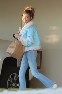 denise-richards-arriving-at-quantum-360-in-malibu-12-13-2023-2.jpg