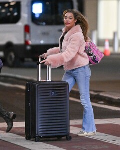 denise-richards-flaunts-smiles-at-jfk-10-17-2024-2.jpg