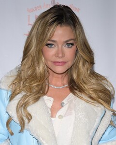 denise-richards-hollywood-christmas-parade-11-26-2023-3.jpg