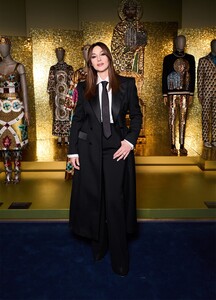 dolce-and-gabbana-evento-inaugurazione-mostra-Monica-Bellucci.thumb.jpg.16f918ee2f1b5a3685194ade7e7f6fa4.jpg