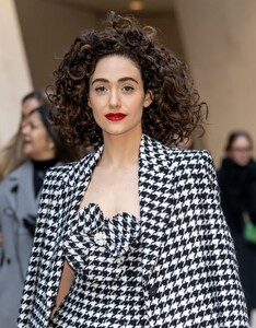 emmy-rossum-at-carolina-herrera-fall-rtw-2025-fashion-show-02.10.2025-8.jpg