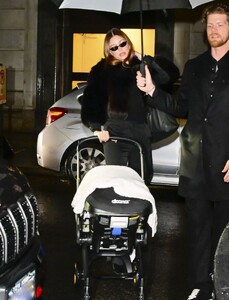 hailey-bieber-out-with-baby-in-rainy-city-01.31.2025-3.jpg