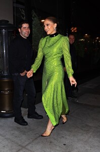 jennifer-lopez-shines-in-green-for-manager-s-birthday-bash-1.jpg