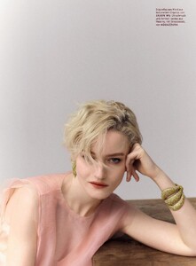 julia-garner-in-harper-s-bazaar-germany-february-2025-0.jpg