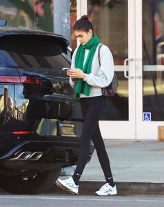 kaia-gerber-seen-post-spa-treatment-in-los-angeles-01.21.2025-1.jpg