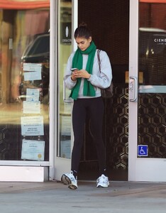 kaia-gerber-seen-post-spa-treatment-in-los-angeles-01.21.2025-2.jpg