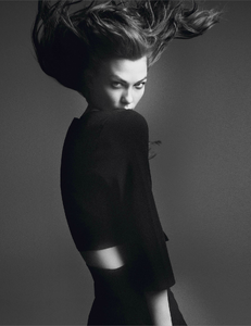 karlie-kloss-by-david-sims-for-vogue-paris-march-2014-10.thumb.png.d87b138efbedbbaf497d88d5b6e92ac9.png