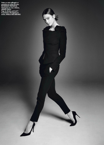karlie-kloss-by-david-sims-for-vogue-paris-march-2014-9.thumb.png.a891d04bb83345221faee6e25729d2ad.png