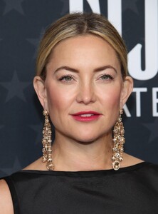 kate-hudson-at-30th-annual-critics-choice-awards-6.jpg