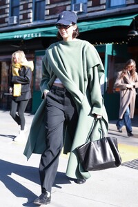 kendall-jenner-s-chic-nyfw-look-cashmere-classics-6.jpg