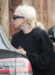 lady-gaga-flaunts-massive-ring-during-coffee-run-in-malibu-12.11.2024-7.jpg