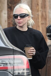 lady-gaga-flaunts-massive-ring-during-coffee-run-in-malibu-12.11.2024-8.jpg