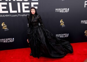 lady-gaga-s-nosferatu-chic-grammys-look-steals-the-spotlight-in-2025-0.jpg