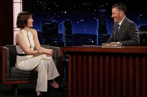 lizzy-caplan-at-jimmy-kimmel-live-02-11-2025-0.jpg