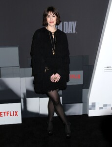 lizzy-caplan-at-netflix-s-zero-day-world-premiere-0.jpg