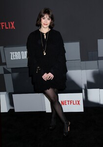 lizzy-caplan-at-netflix-s-zero-day-world-premiere-2.jpg
