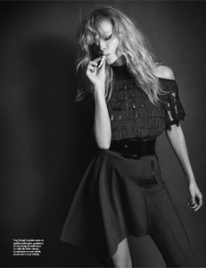 natasha-poly-by-mario-sorrenti-for-vogue-paris-march-2014-1.thumb.png.1e49bd331d6e2ae9389f020f56fad308.png