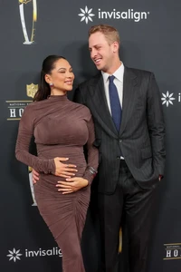 nfl-honors-2025-red-carpet-photos-b-10.thumb.webp.92856e02ce02e06ac6991bde136942ef.webp