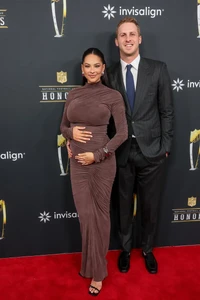 nfl-honors-2025-red-carpet-photos-b-12.thumb.webp.2c904656f1fa6d23fb32970ed4adb02c.webp
