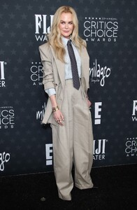 nicole-kidman-stuns-in-saint-laurent-at-critics-choice-awards-10.jpg