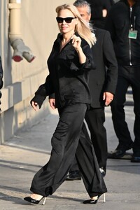 pamela-anderson-arrives-at-jimmy-kimmel-live-01.30.2025-1.jpg