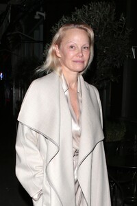 pamela-anderson-at-picturehouse-central-london-02.12.2025-0.jpg