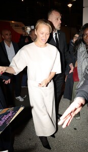 pamela-anderson-rocks-makeup-free-look-at-paris-cinema-event-02.18.2025-4.jpg
