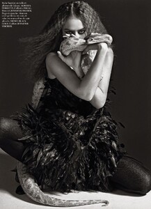 raquel-zimmermann-by-mario-sorrenti-for-vogue-paris-august-2014-10.thumb.jpg.811eab5100e01e2b14345595ba462a1d.jpg