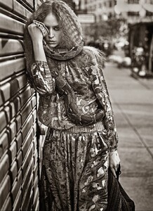 raquel-zimmermann-by-mario-sorrenti-for-vogue-paris-august-2014-2.thumb.jpg.dc8e4cebdee319e1a8a91265fef5b241.jpg