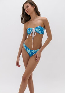sadie-bikini_blue-y2k-floral_22490___9c3663b25a7b8c7a17166407da117ac4_40e338d1-e093-48f4-8385-43e4be726bdb.jpg