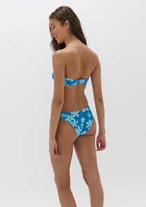 sadie-bikini_blue-y2k-floral_22490___d3e5fc194828f2b013e618615a5152b0_bd79bf75-1056-4c0f-bffd-e8daa068ff84.jpg