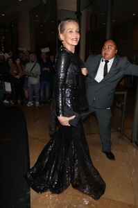 sharon-stone-arrives-at-the-38th-american-cinematheque-awards-12.06.2024-3.jpg
