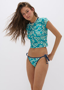 short-sleeve-rashie_aqua-malia-floral_23653___5f9e484675e8a01c397c1002482892a6.jpg