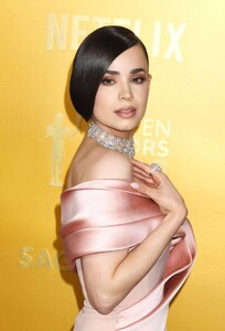 sofia-carson-s-100-carat-diamond-masterpiece-at-sag-awards-2025-3.jpg