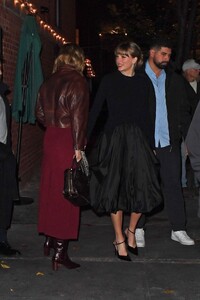 taylor-swift-and-gigi-hadid-enjoy-dinner-in-nyc-12.03.2024-4.jpg