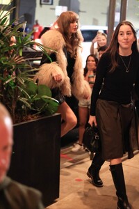 taylor-swift-dines-at-gianna-s-in-nola-02.08.2025-7.jpg