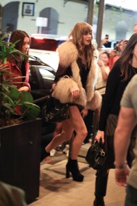 taylor-swift-dines-at-gianna-s-in-nola-02.08.2025-8.jpg