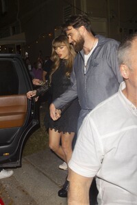 taylor-swift-s-chic-night-out-in-new-orleans-02.07.2025-4.jpg