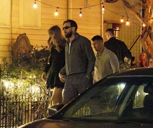 taylor-swift-s-chic-night-out-in-new-orleans-02.07.2025-6.jpg