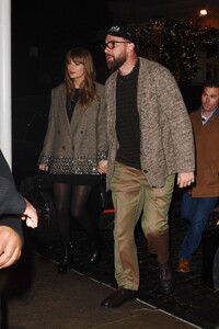 taylor-swift-s-glittering-nyc-date-night-with-travis-kelce-10-27-2024-1.jpg