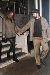 taylor-swift-s-glittering-nyc-date-night-with-travis-kelce-10-27-2024-3.jpg