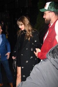 taylor-swift-shines-in-36k-diamonds-for-date-night-6.jpg
